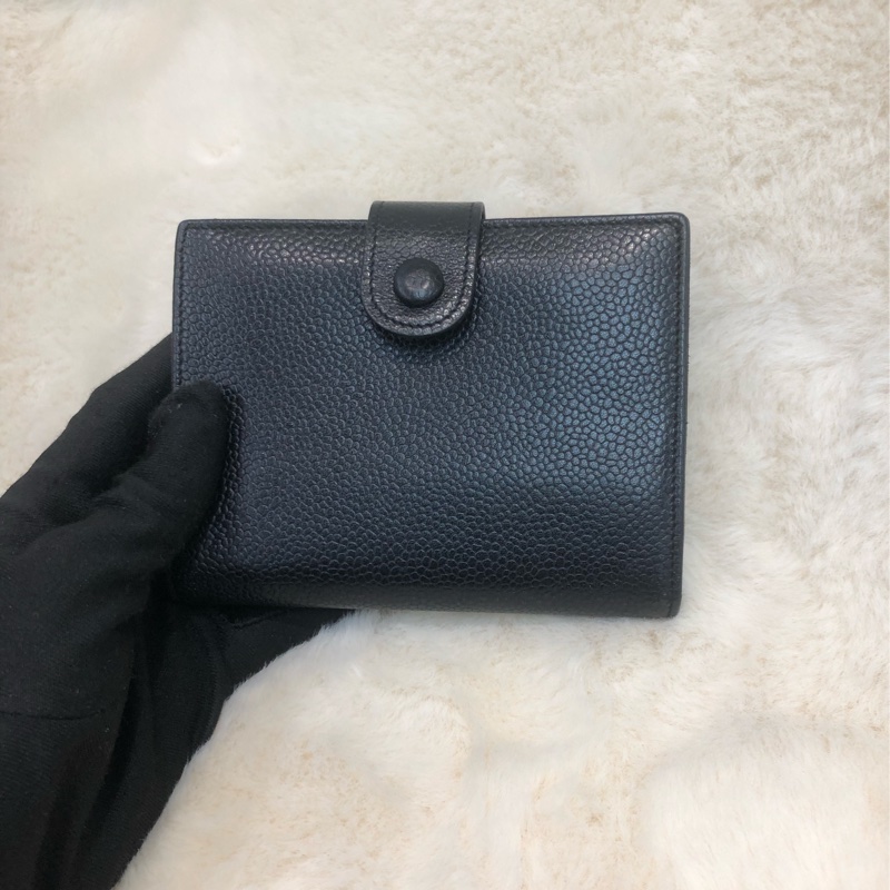 Chanel 中古黑色荔枝牛皮短夾 XC244-1