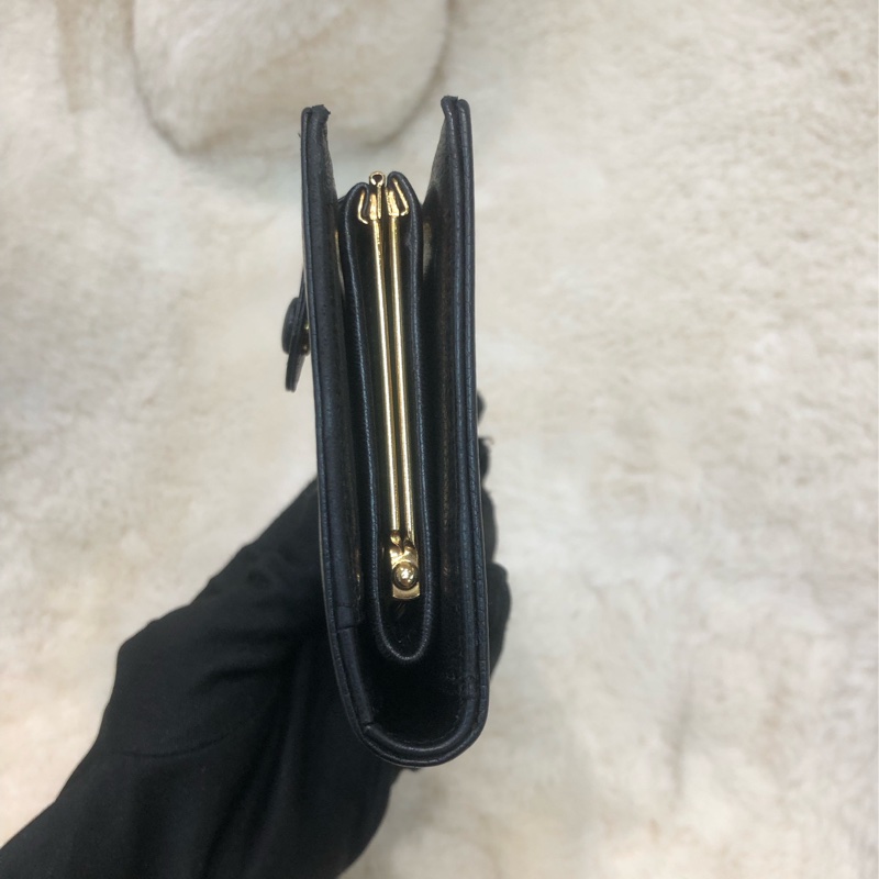 Chanel 中古黑色荔枝牛皮短夾 XC244-2