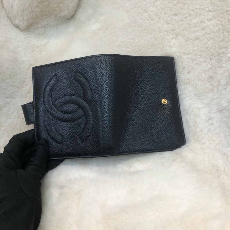 Chanel 中古黑色荔枝牛皮短夾 XC244-8
