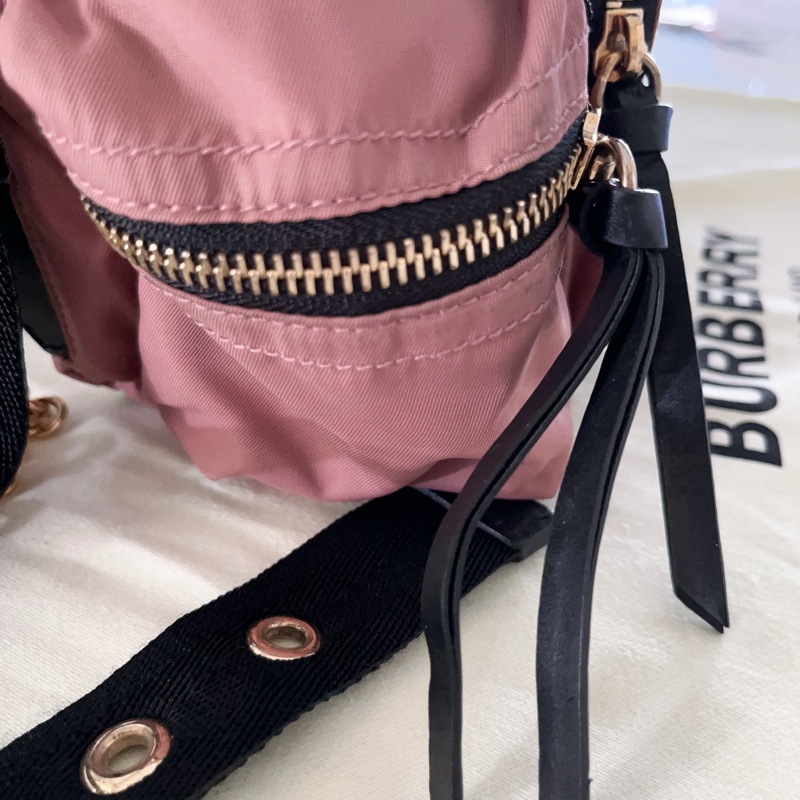 Burberry已絕版金鏈後背包-4