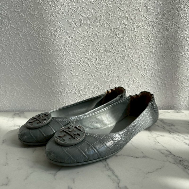 ‼️狀況超好 Tory Burch 灰藍色TB Logo 鱷魚壓紋娃娃鞋-0