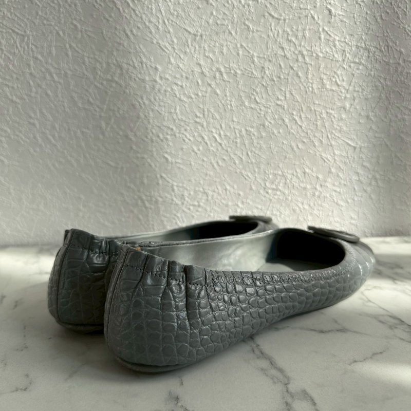 ‼️狀況超好 Tory Burch 灰藍色TB Logo 鱷魚壓紋娃娃鞋-1