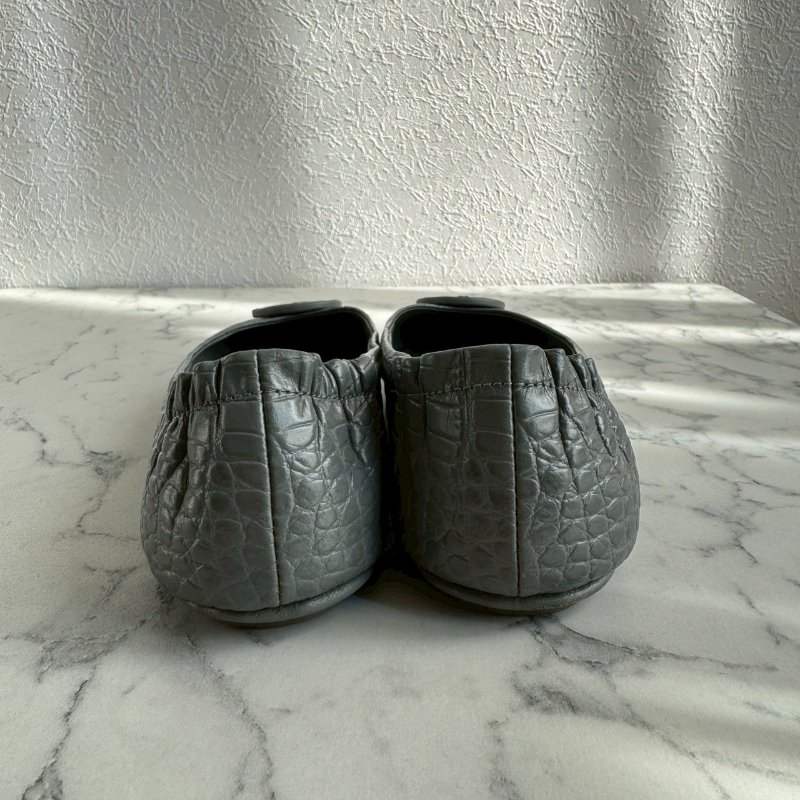 ‼️狀況超好 Tory Burch 灰藍色TB Logo 鱷魚壓紋娃娃鞋-2