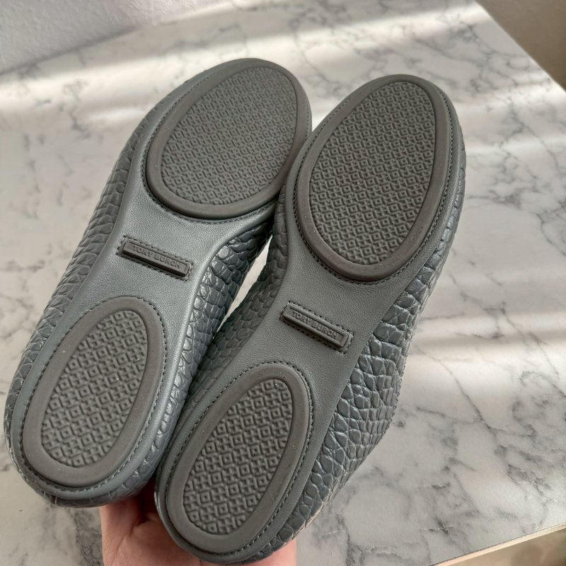 ‼️狀況超好 Tory Burch 灰藍色TB Logo 鱷魚壓紋娃娃鞋-5