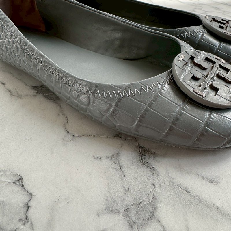 ‼️狀況超好 Tory Burch 灰藍色TB Logo 鱷魚壓紋娃娃鞋-8