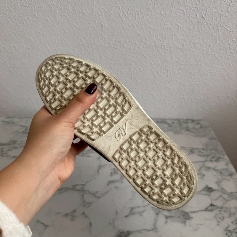 ✨貴婦都愛 RV 白色厚底水鑽方扣樂福鞋-5