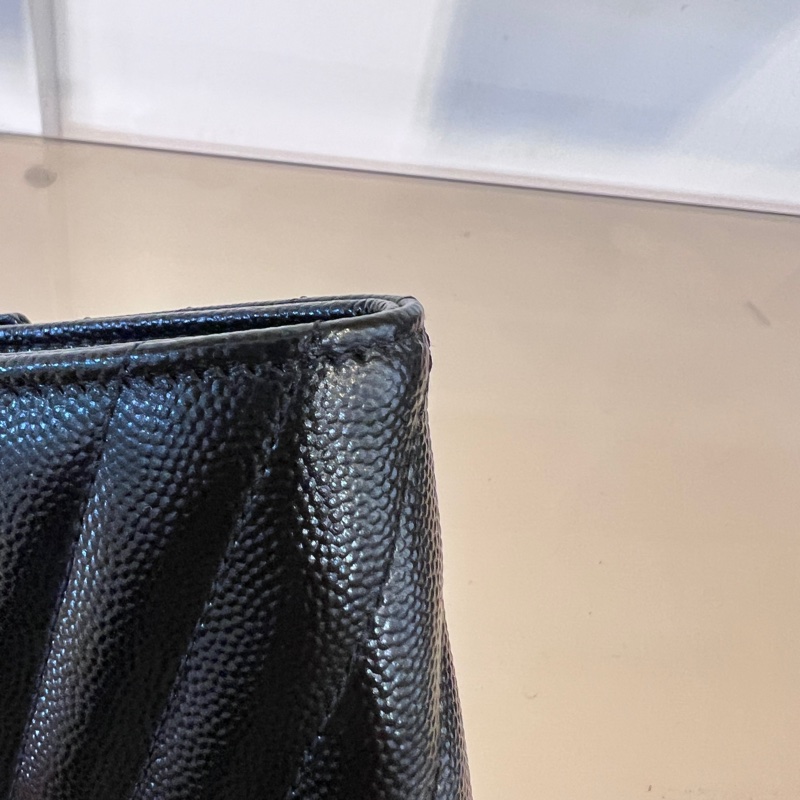 YSL 黑荔枝牛皮山型紋金釦信封下蓋12卡長夾-8