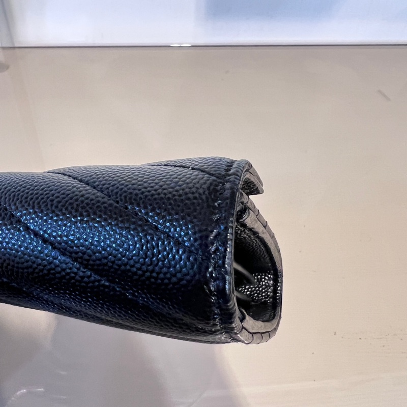 YSL 黑荔枝牛皮山型紋金釦信封下蓋12卡長夾-11