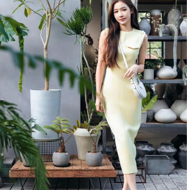 Prada Arqué 皮革肩背袋白色 小號 原價9無多-2