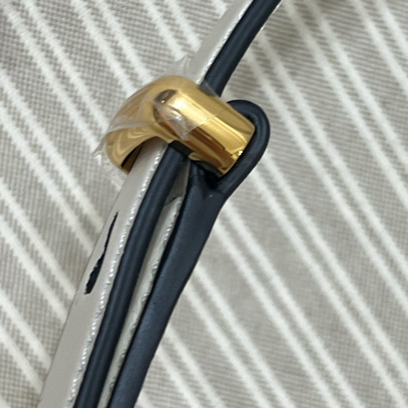 Prada Arqué 皮革肩背袋白色 小號 原價9無多-8