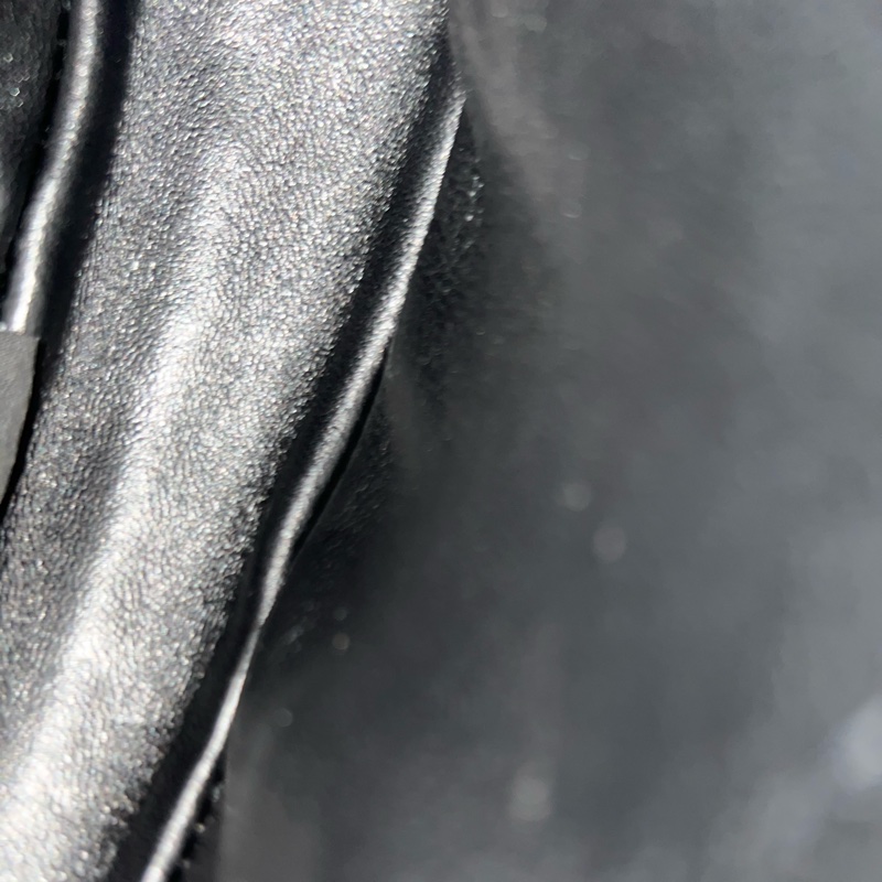 Prada Arqué 皮革肩背袋白色 小號 原價9無多-9