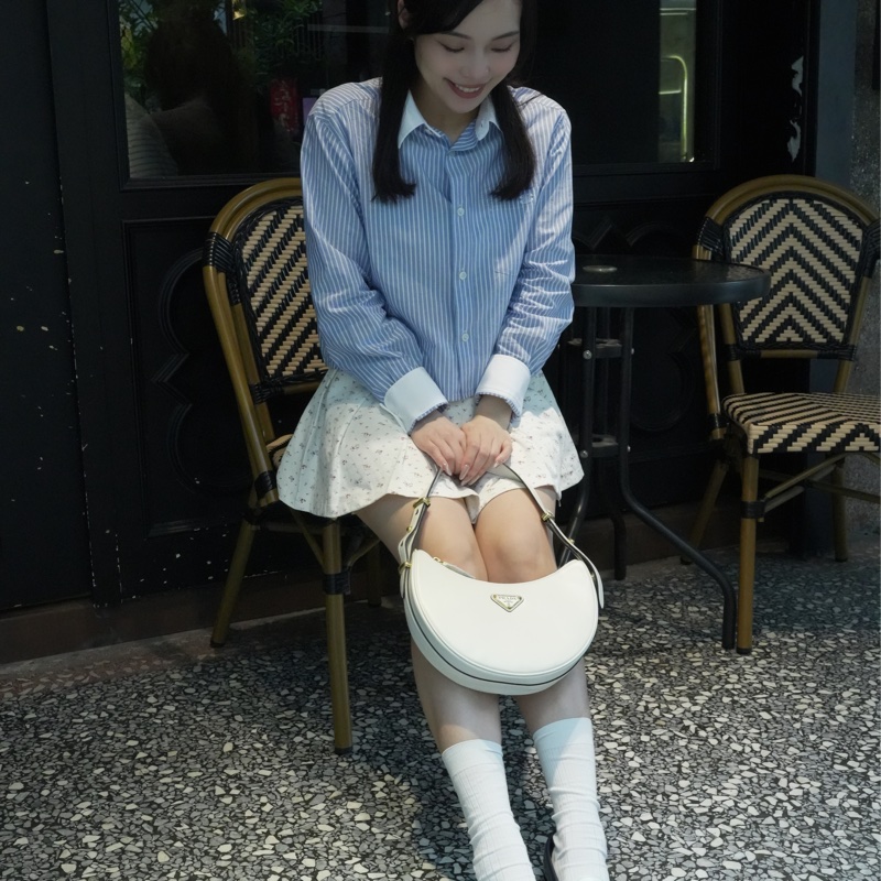 Prada Arqué 皮革肩背袋白色 小號 原價9無多-20