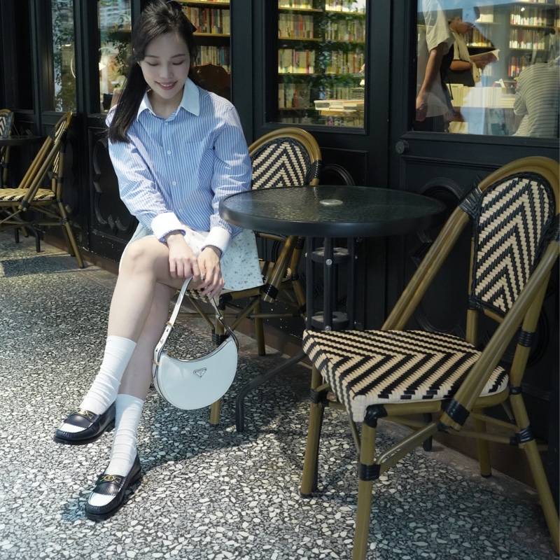 Prada Arqué 皮革肩背袋白色 小號 原價9無多-21