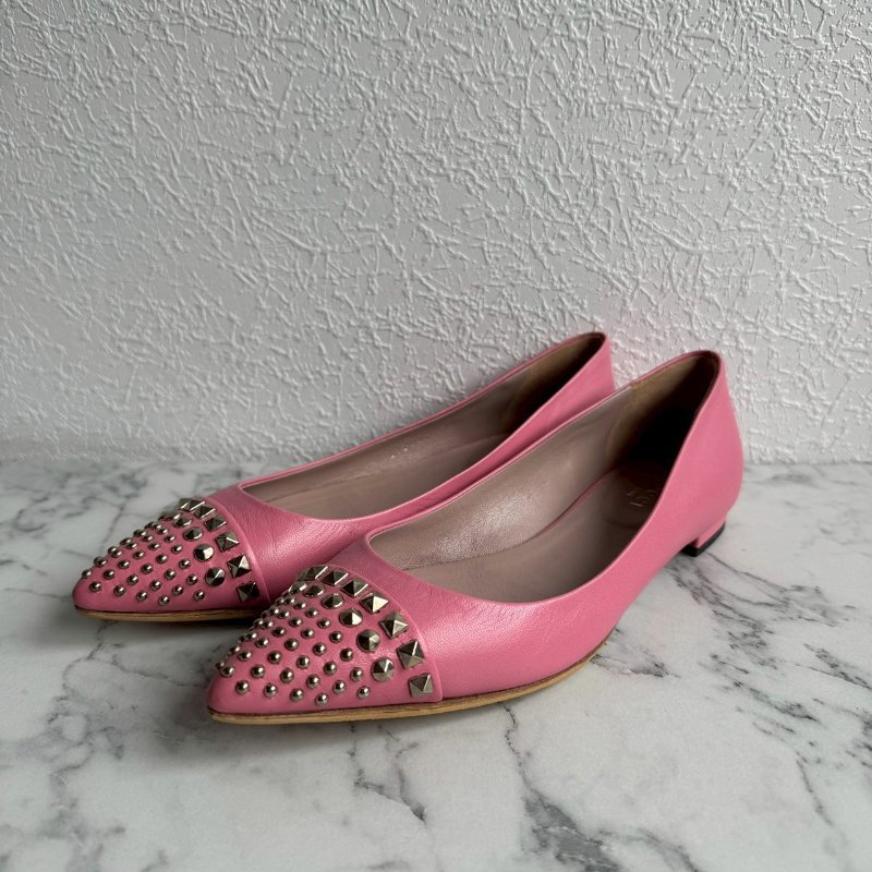 ✨狀況超好 Gucci 粉色卯釘低跟低跟休閒鞋(34.5喔)-0