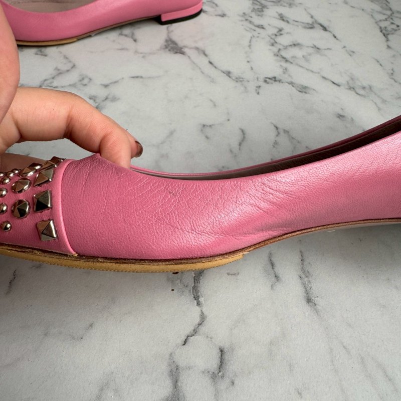 ✨狀況超好 Gucci 粉色卯釘低跟低跟休閒鞋(34.5喔)-13
