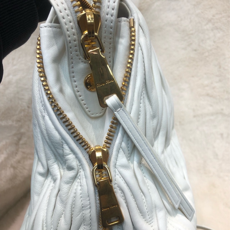 MIU MIU 白色皺摺皮 2Way XC248-18