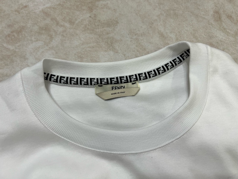 Fendi立體壓紋字母 T恤-8