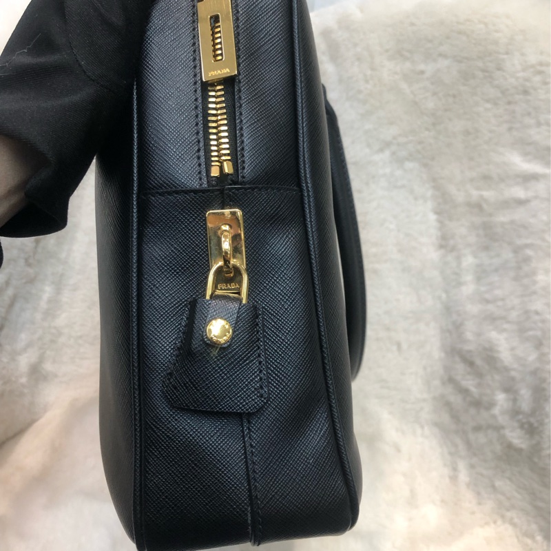 Prada 普拉達黑色十字紋皮肩背包 公事包 XC249-2