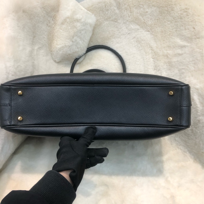 Prada 普拉達黑色十字紋皮肩背包 公事包 XC249-4