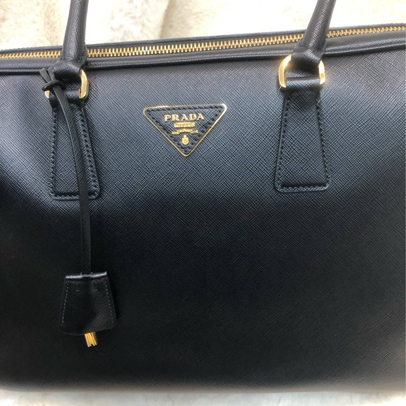 Prada 普拉達黑色十字紋皮肩背包 公事包 XC249-6