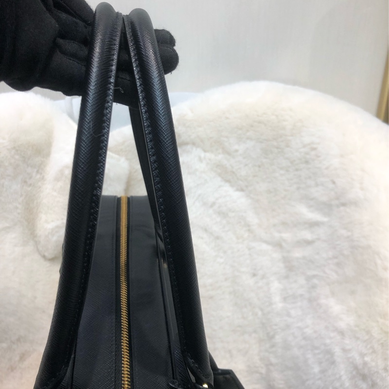 Prada 普拉達黑色十字紋皮肩背包 公事包 XC249-8