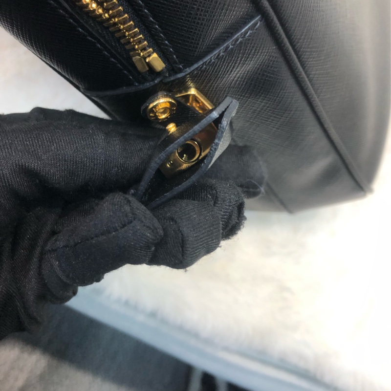 Prada 普拉達黑色十字紋皮肩背包 公事包 XC249-11