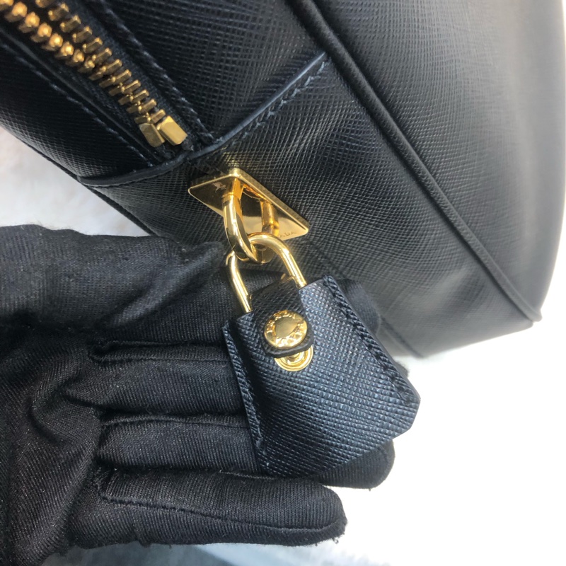 Prada 普拉達黑色十字紋皮肩背包 公事包 XC249-12