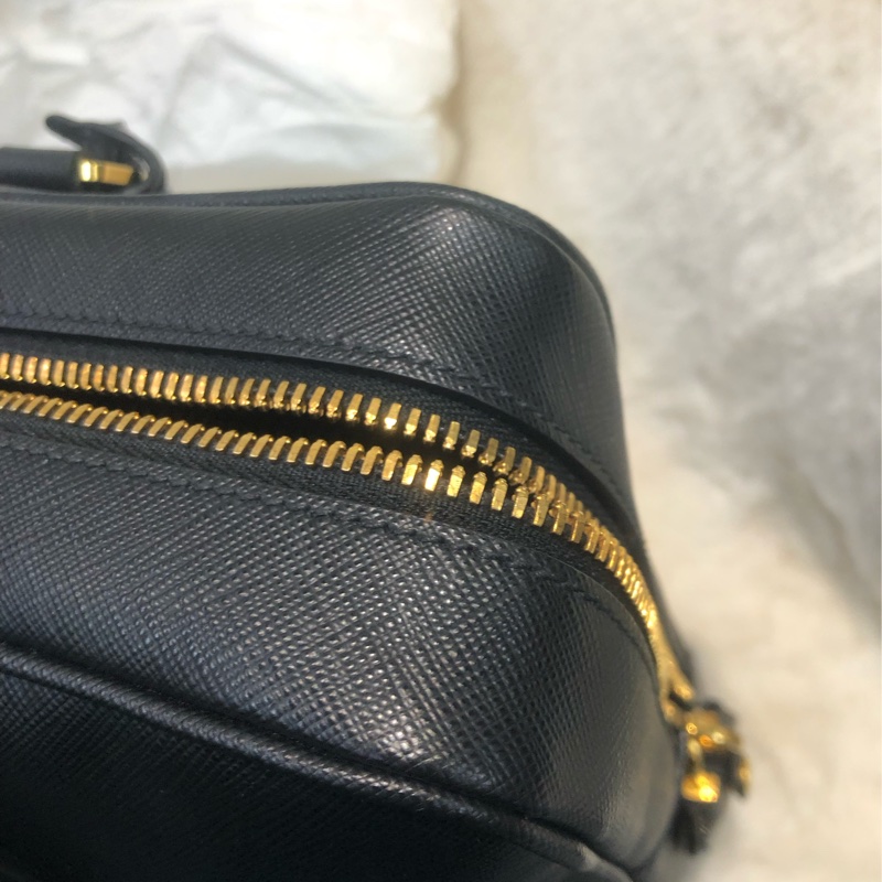 Prada 普拉達黑色十字紋皮肩背包 公事包 XC249-16