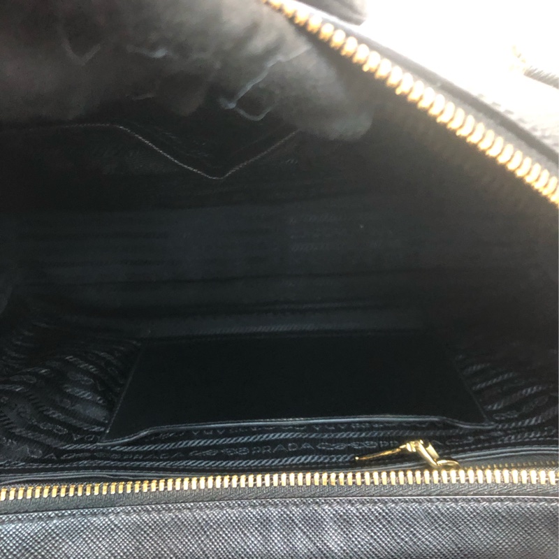 Prada 普拉達黑色十字紋皮肩背包 公事包 XC249-21