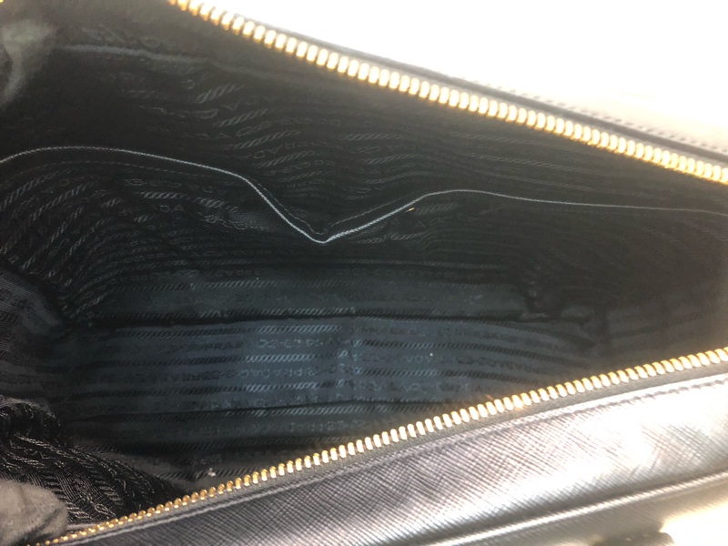 Prada 普拉達黑色十字紋皮肩背包 公事包 XC249-23