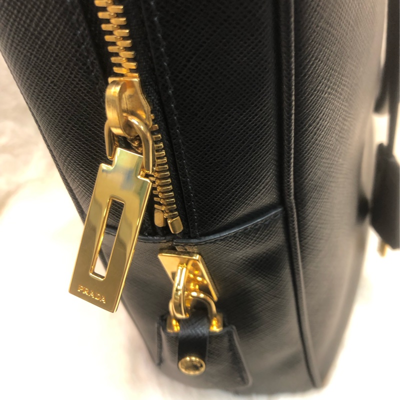 Prada 普拉達黑色十字紋皮肩背包 公事包 XC249-19