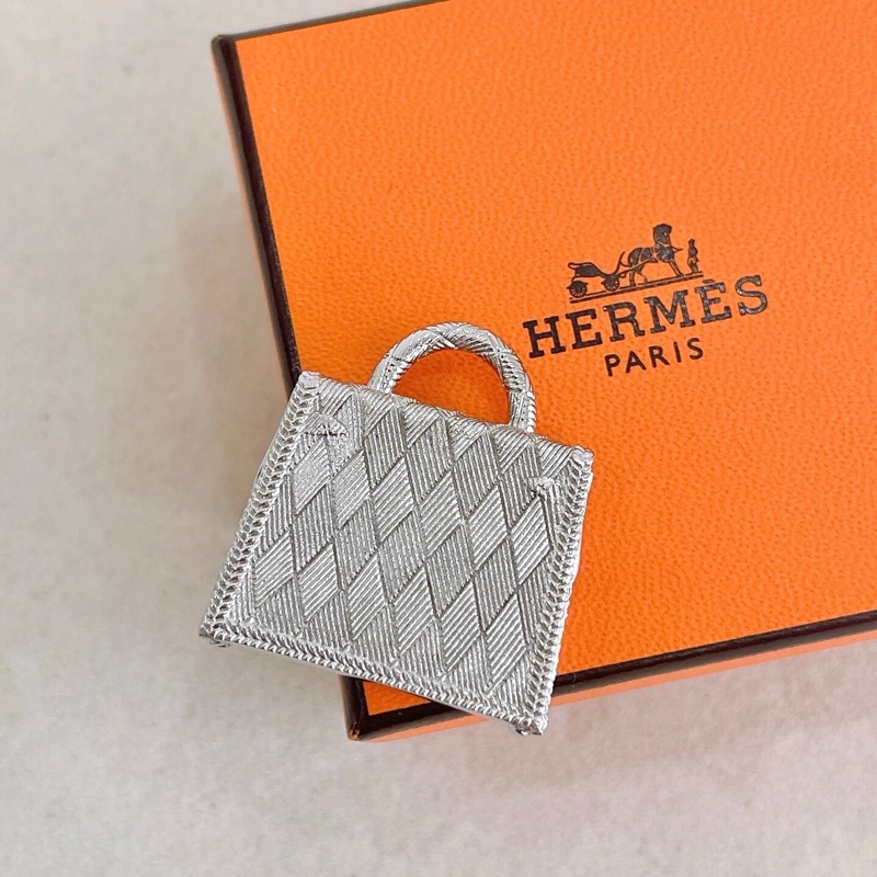 未使用 愛馬仕 Hermès Curiosité Kelly 迷你凱莉包鎖頭吊飾/項鍊墜飾 銀色 Guilloché 菱格紋|附橘盒-1
