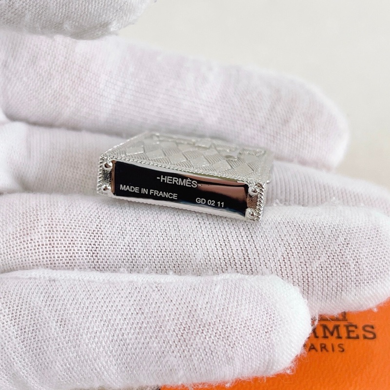 未使用 愛馬仕 Hermès Curiosité Kelly 迷你凱莉包鎖頭吊飾/項鍊墜飾 銀色 Guilloché 菱格紋|附橘盒-5