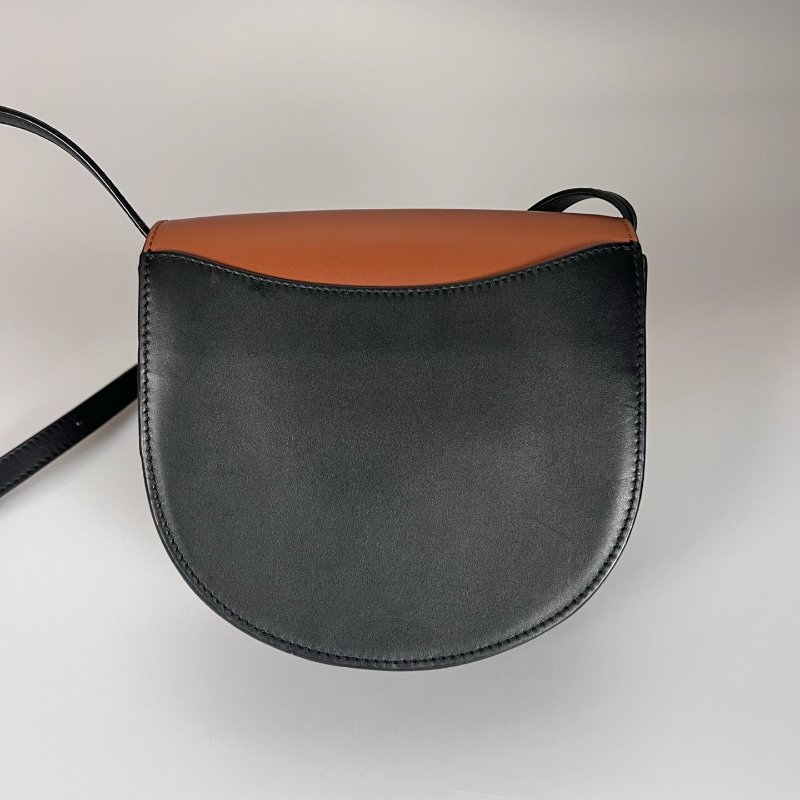 LOEWE 062101 咖黑皮革馬鞍包-1