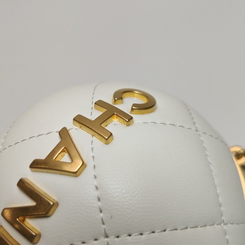 Chanel羊皮純色菱格絎縫字母Logo斜挎包單肩包 9.8新-10