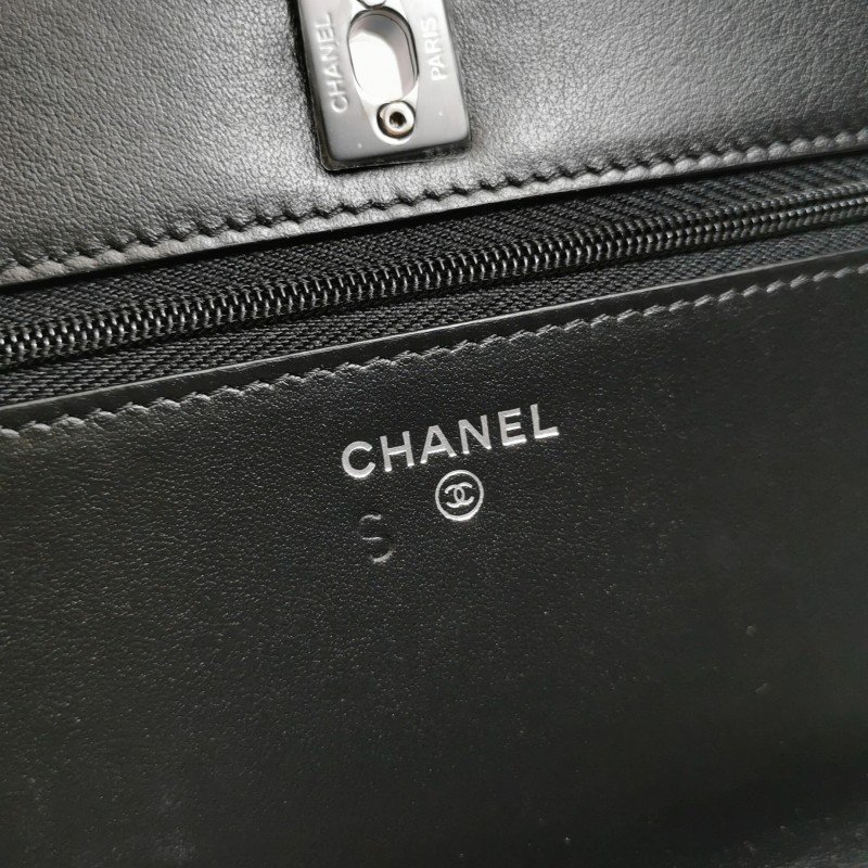 Chanel牛皮緞面純色水鑽裝飾雙C標識斜挎包單肩包 晶片款 9.8新-9