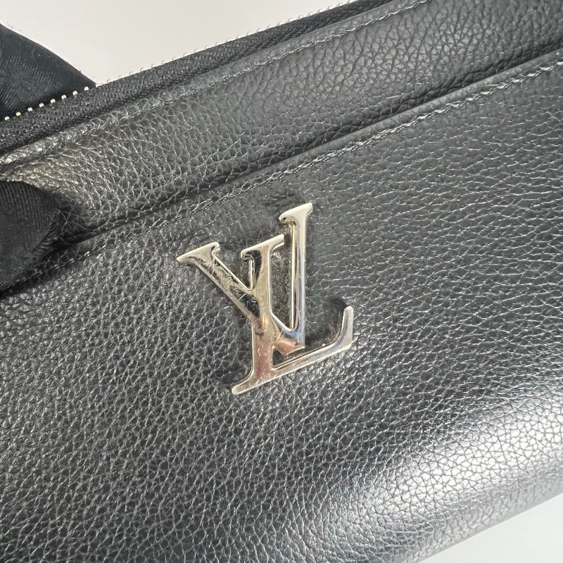 LV M62622 黑牛皮大LOGO長夾-4
