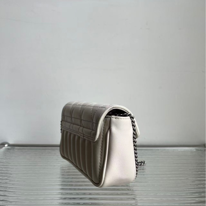 🔥新到:Gucci / 古馳 迷你馬蒙 Marmont 白色新豎條斜紋鏈條 尺寸:16.5*10*4.5-4