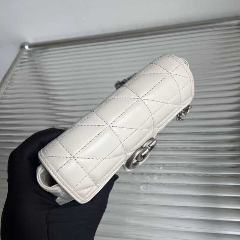 🔥新到:Gucci / 古馳 迷你馬蒙 Marmont 白色新豎條斜紋鏈條 尺寸:16.5*10*4.5-6