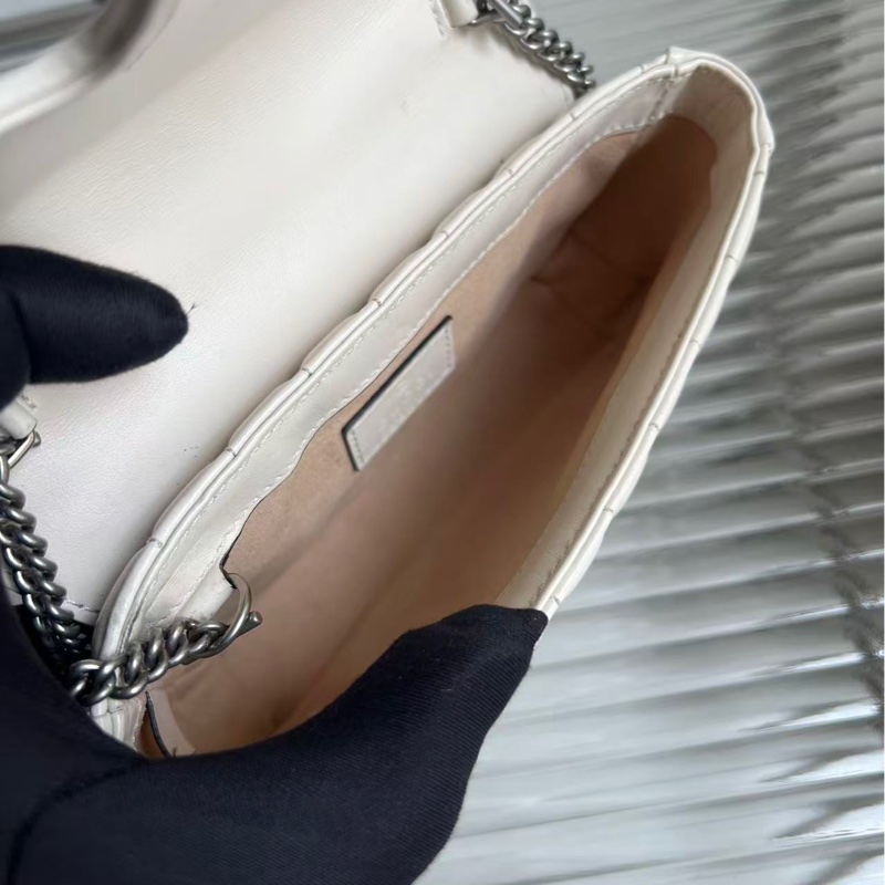 🔥新到:Gucci / 古馳 迷你馬蒙 Marmont 白色新豎條斜紋鏈條 尺寸:16.5*10*4.5-8