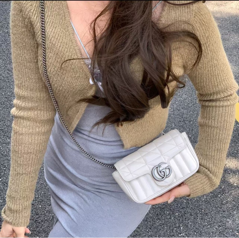 🔥新到:Gucci / 古馳 迷你馬蒙 Marmont 白色新豎條斜紋鏈條 尺寸:16.5*10*4.5-9