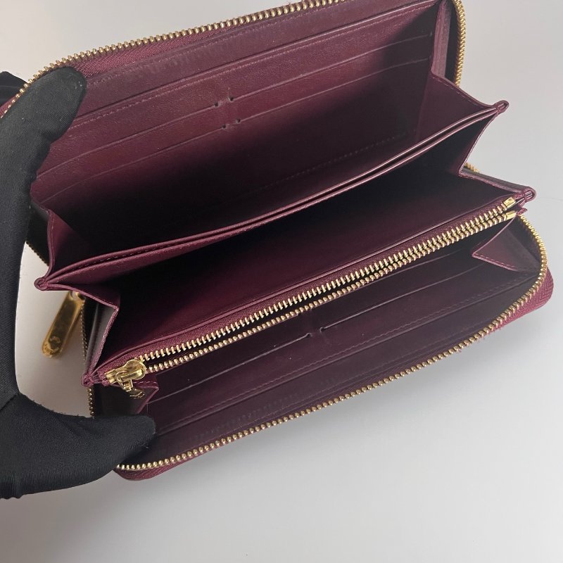 LV M91536 紅漆皮壓紋ㄇ拉長夾-5