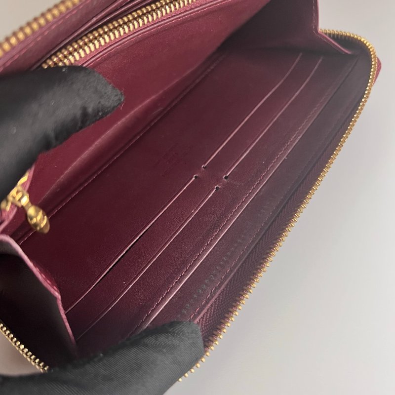 LV M91536 紅漆皮壓紋ㄇ拉長夾-6