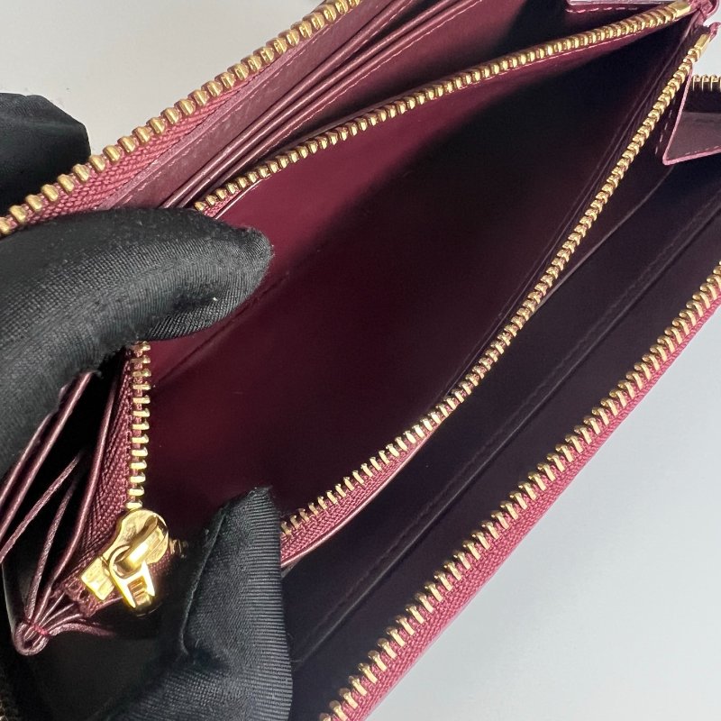 LV M91536 紅漆皮壓紋ㄇ拉長夾-8