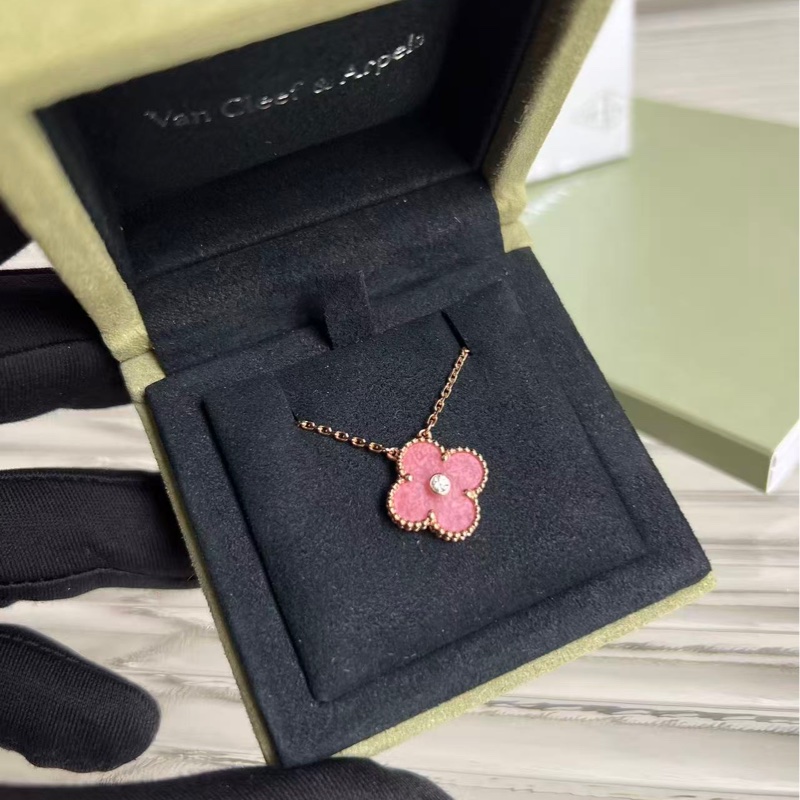 🔥新到：全🆕全套 Vca / 梵克雅寶21年聖誕節限定 薔薇石四葉草項鍊，18k玫瑰金鑲嵌天然薔薇石和鑽石，玫瑰粉色超溫柔，搭配鑽石點綴更顯高貴-2