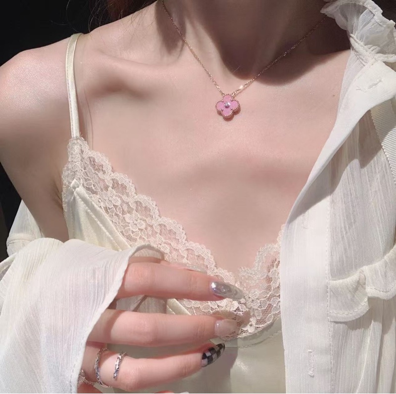 🔥新到：全🆕全套 Vca / 梵克雅寶21年聖誕節限定 薔薇石四葉草項鍊，18k玫瑰金鑲嵌天然薔薇石和鑽石，玫瑰粉色超溫柔，搭配鑽石點綴更顯高貴-7