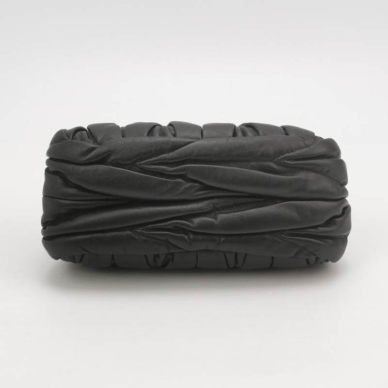 Miu Miu Belle羊皮純色字母Logo褶皺斜挎包單肩包-5