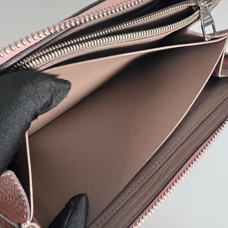 LV M63103 粉色Veau Cachemireㄇ拉長夾-5