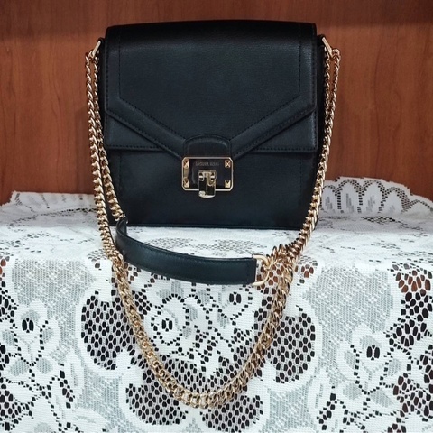 MK（Michael Kors）黑色金鏈扣包｜經典旋扣・肩背 / 斜背包