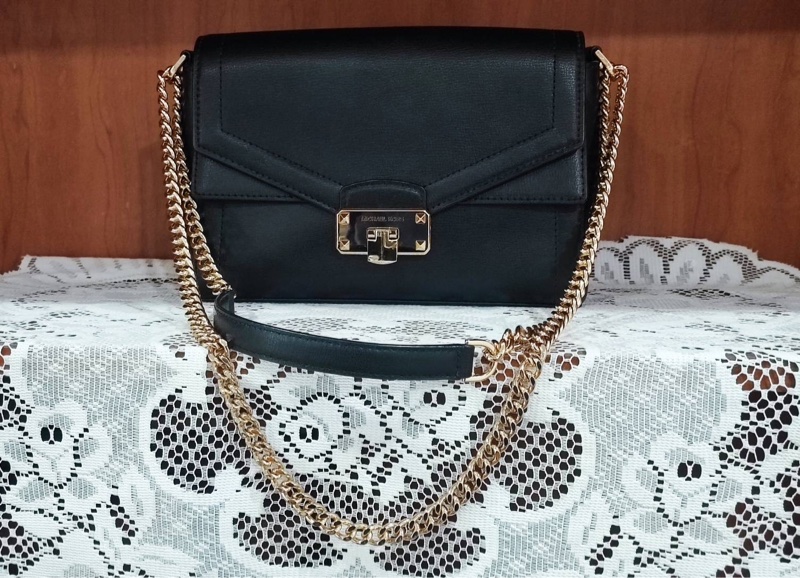 MK（Michael Kors）黑色金鏈扣包｜經典旋扣・肩背 / 斜背包-5